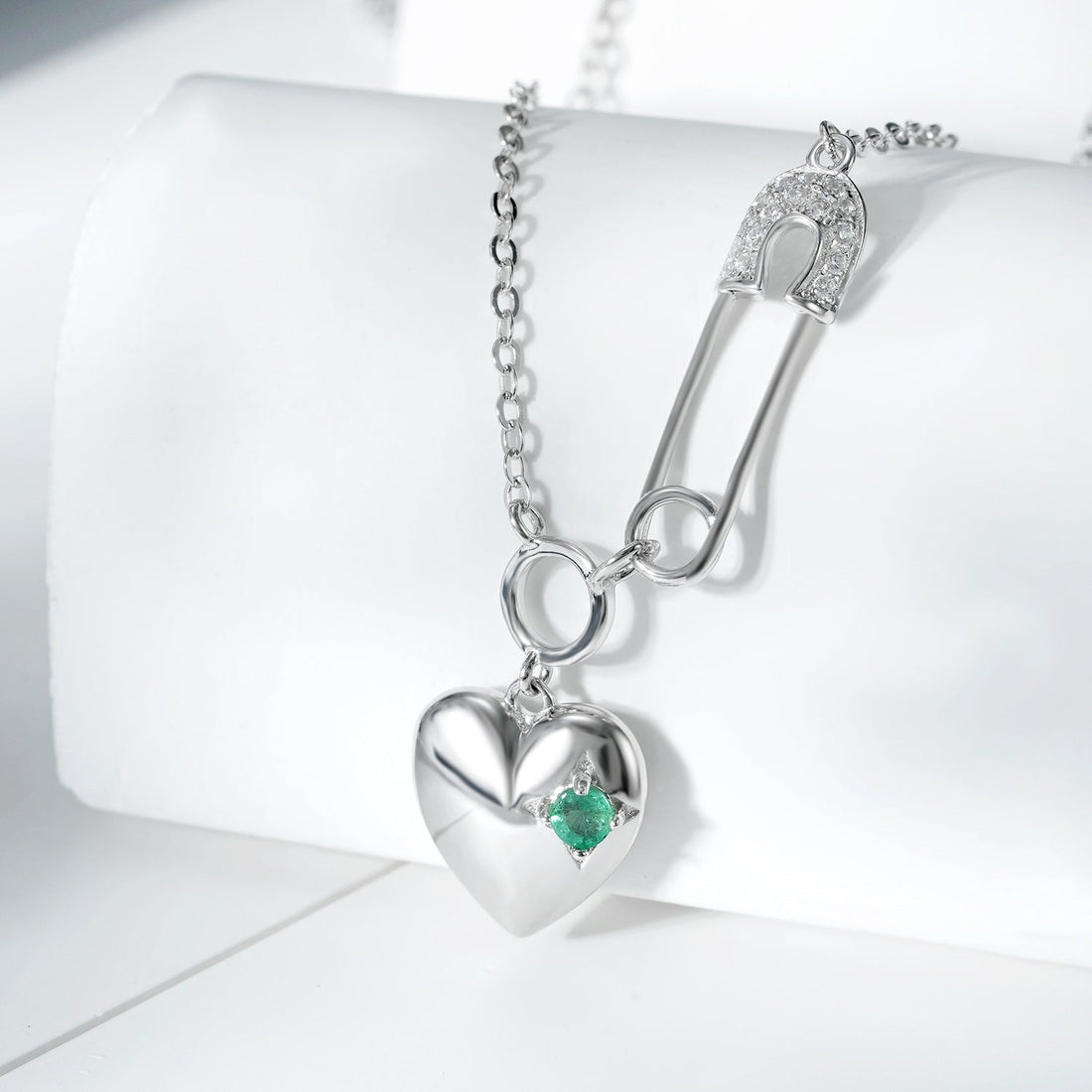 Cool Necklace Women's Fashion S925 Silver Emerald Heart Pendant Paper Clip - Luxe Orna