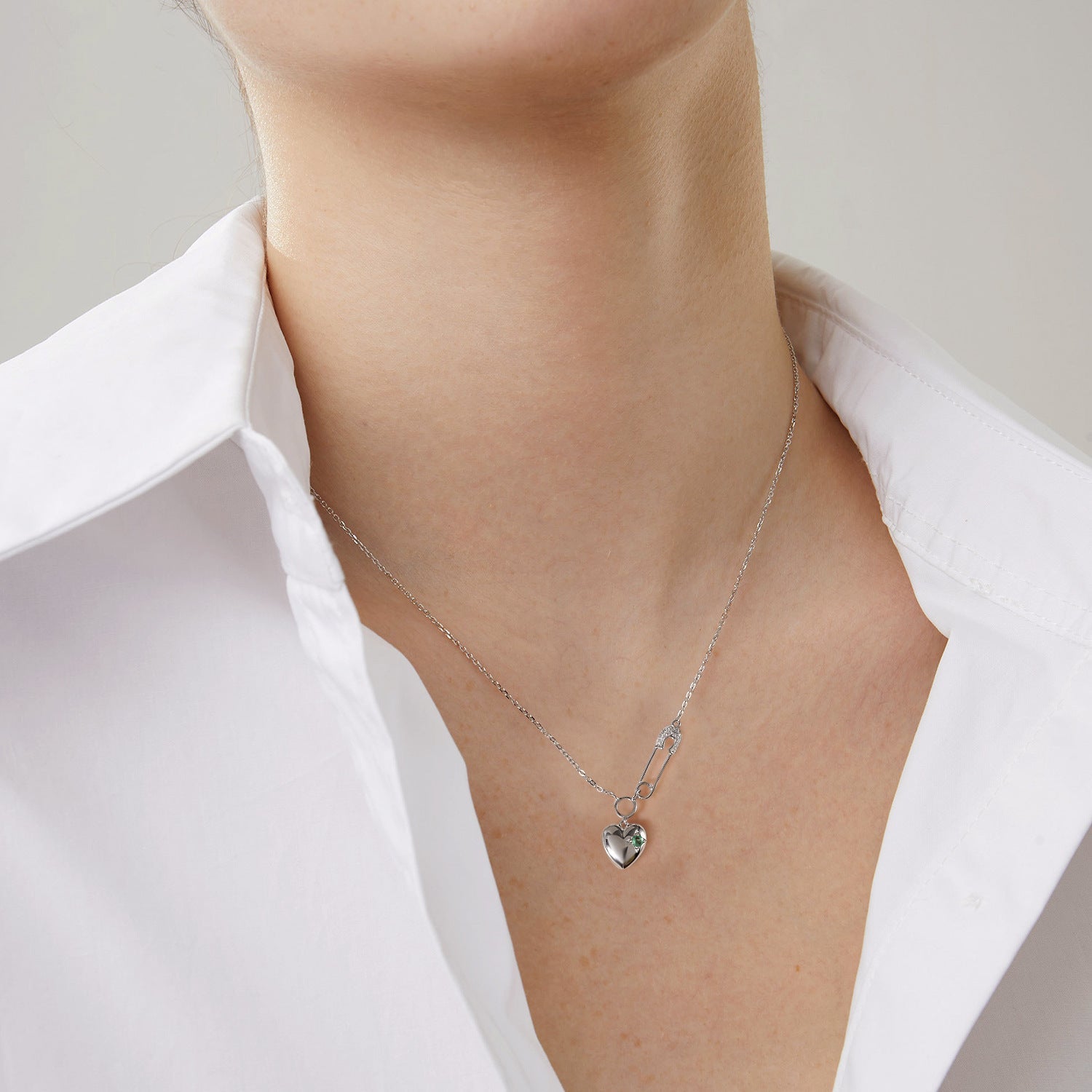 Cool Necklace Women's Fashion S925 Silver Emerald Heart Pendant Paper Clip - Luxe Orna